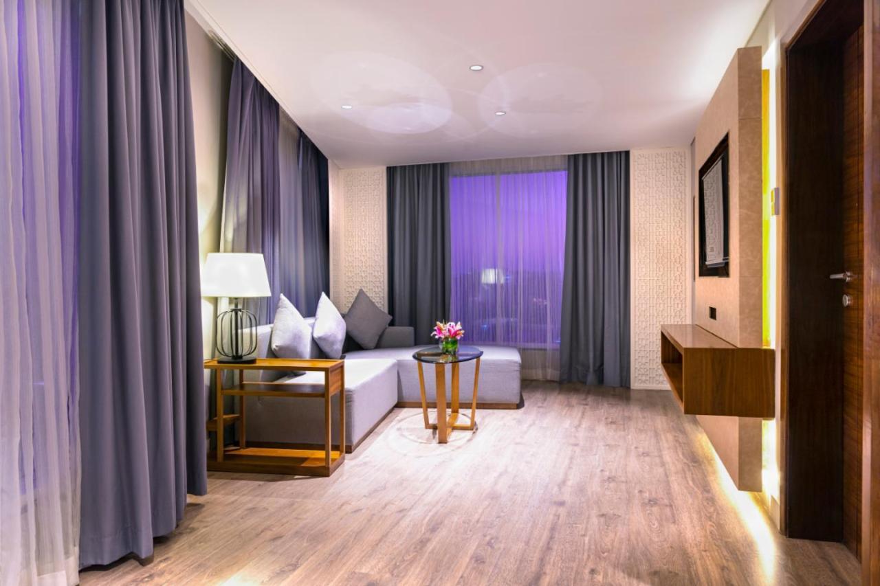 The Elite Narasapura, A Member Of Radisson Individuals Hotel Ngoại thất bức ảnh
